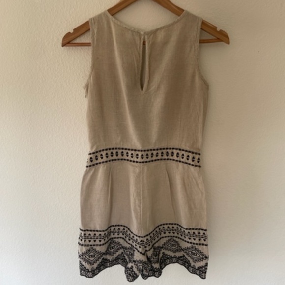 Ann Taylor LOFT | 100% Linen Embroidered Sleeveless Beige Romper | Size 00 XXS - Picture 10 of 15